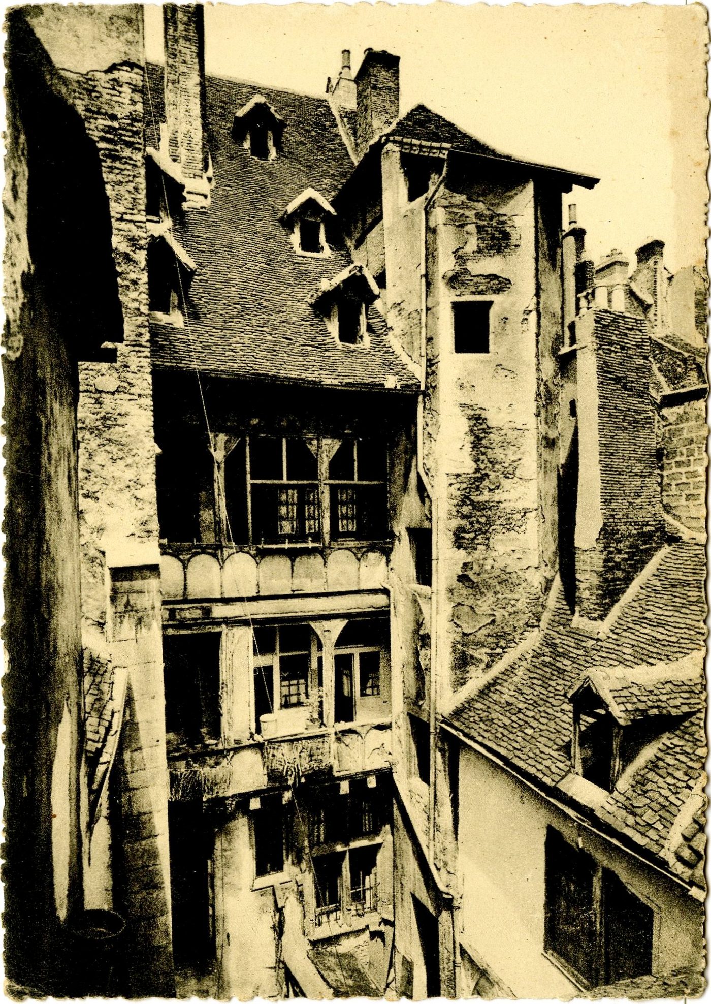 Chalon-sur-Saône. La maison aux 5 greniers.