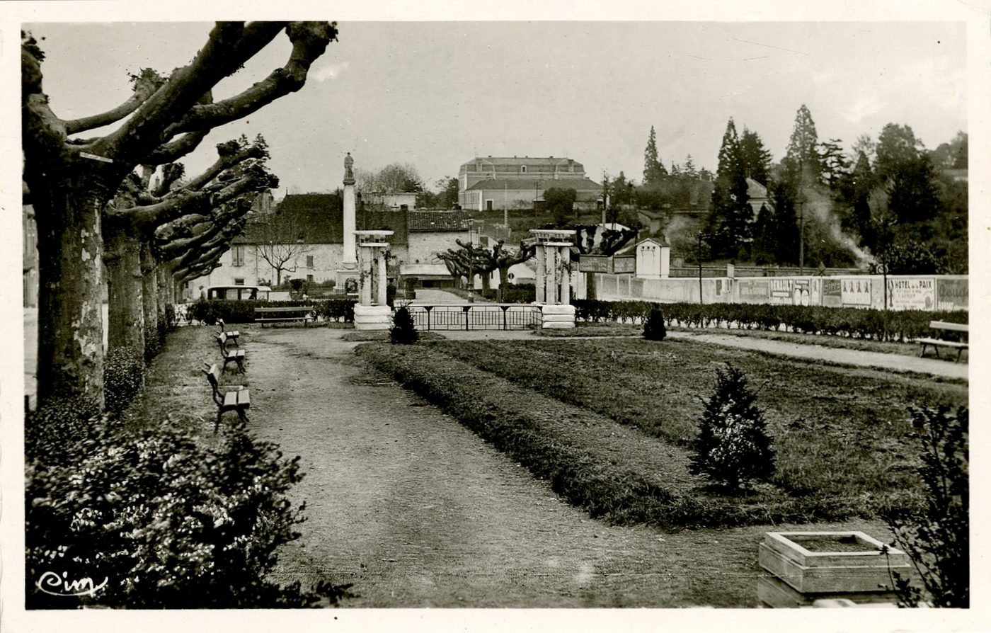 Tournus. Square du champ de foire.
