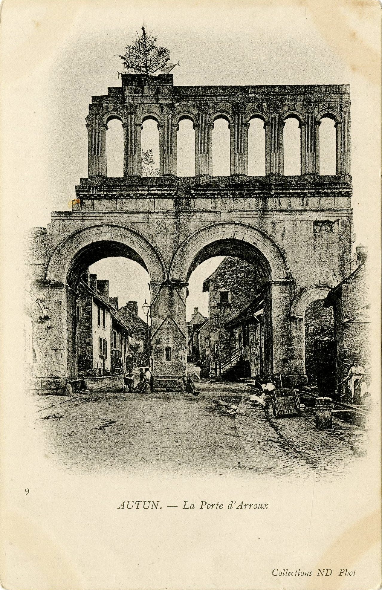 Autun. La porte d'Arroux.