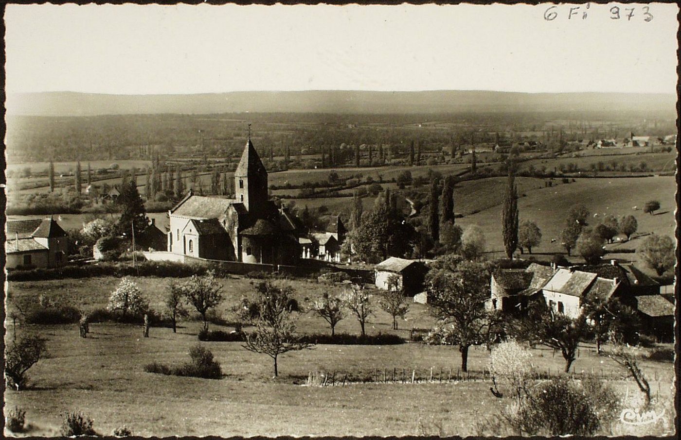 La Chapelle-sous-Brancion. Vue de Brancion.
