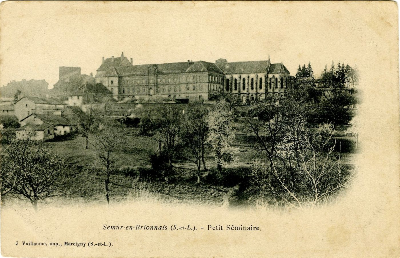 Semur-en-Brionnais. Petit séminaire.