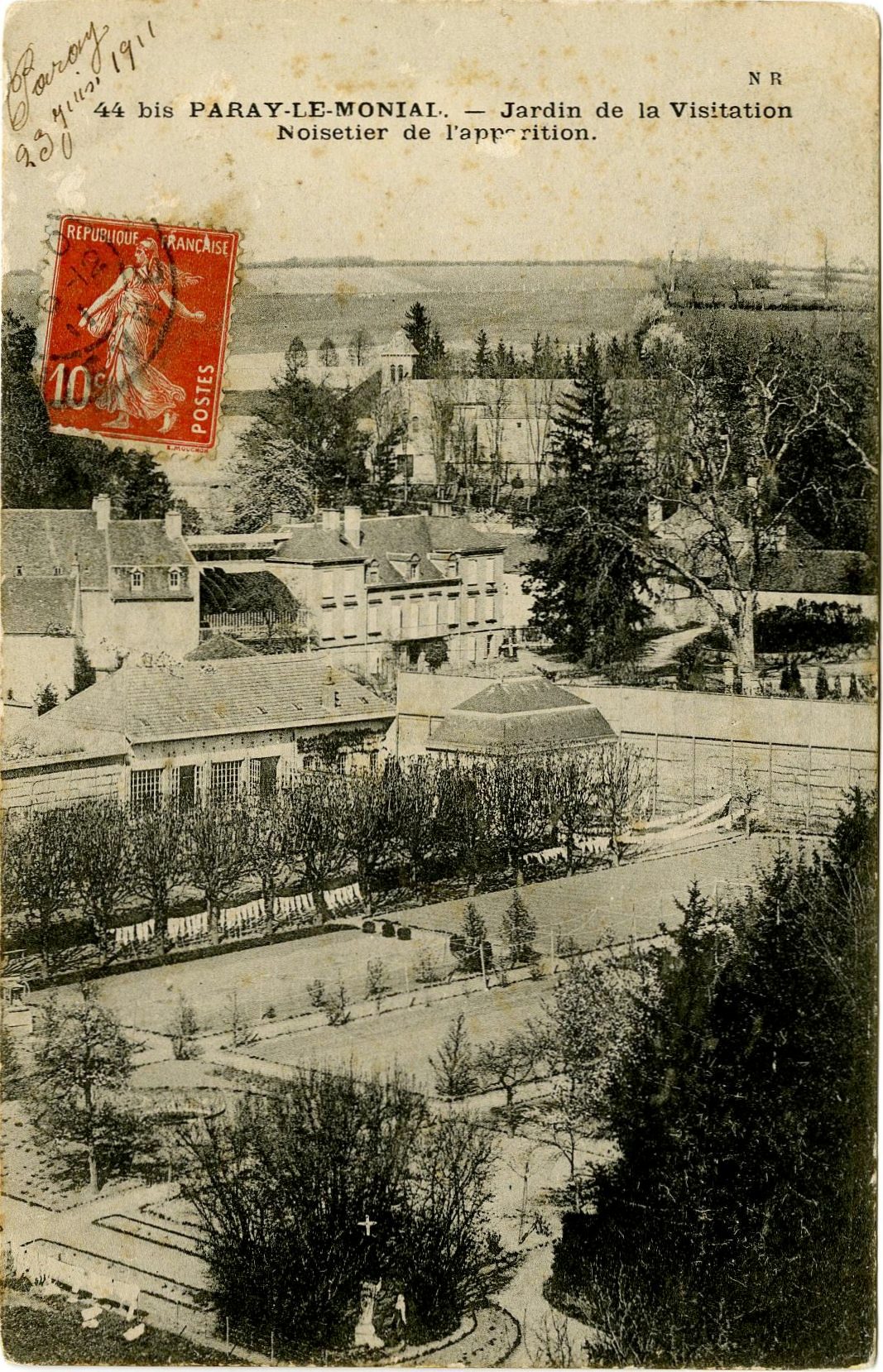 Paray-le-Monial. Jardin de la Visitation. Noisetier de l'apparition.