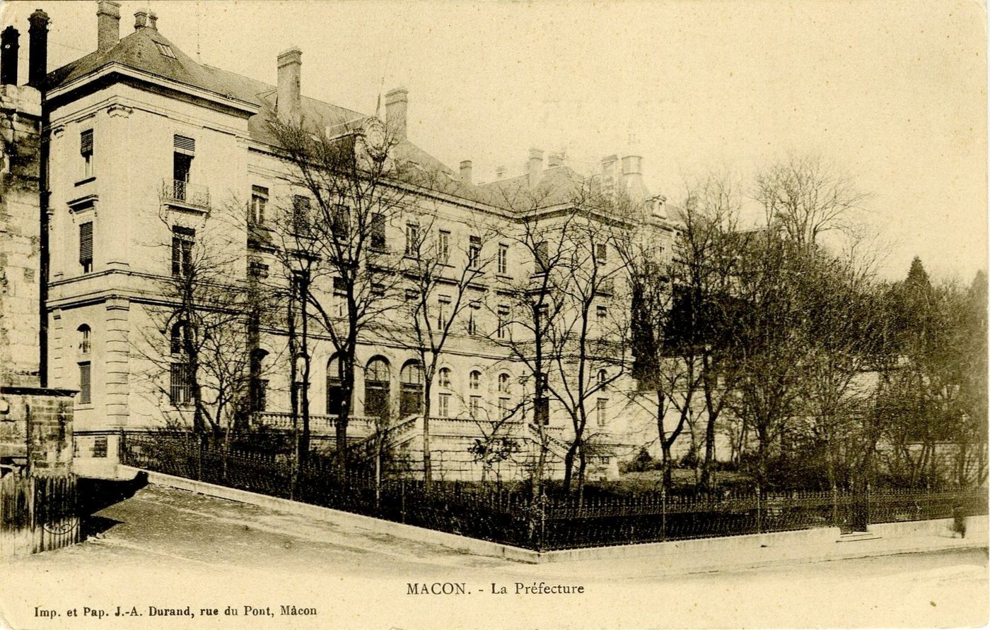 Mâcon. La préfecture.