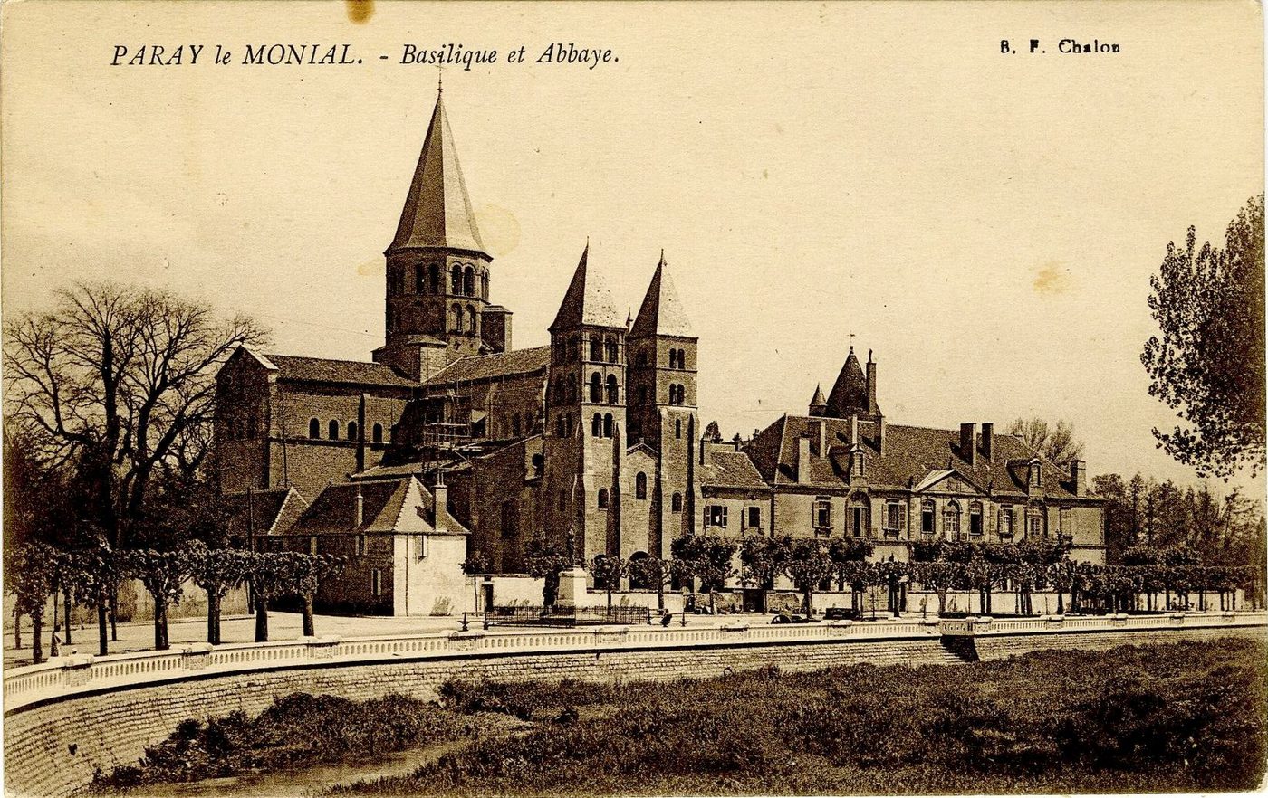 Paray-le-Monial. Basilique et abbaye.