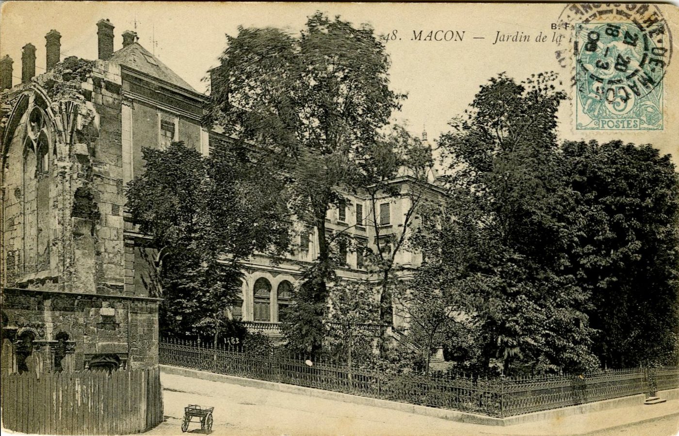 Mâcon. Jardin de la préfecture.