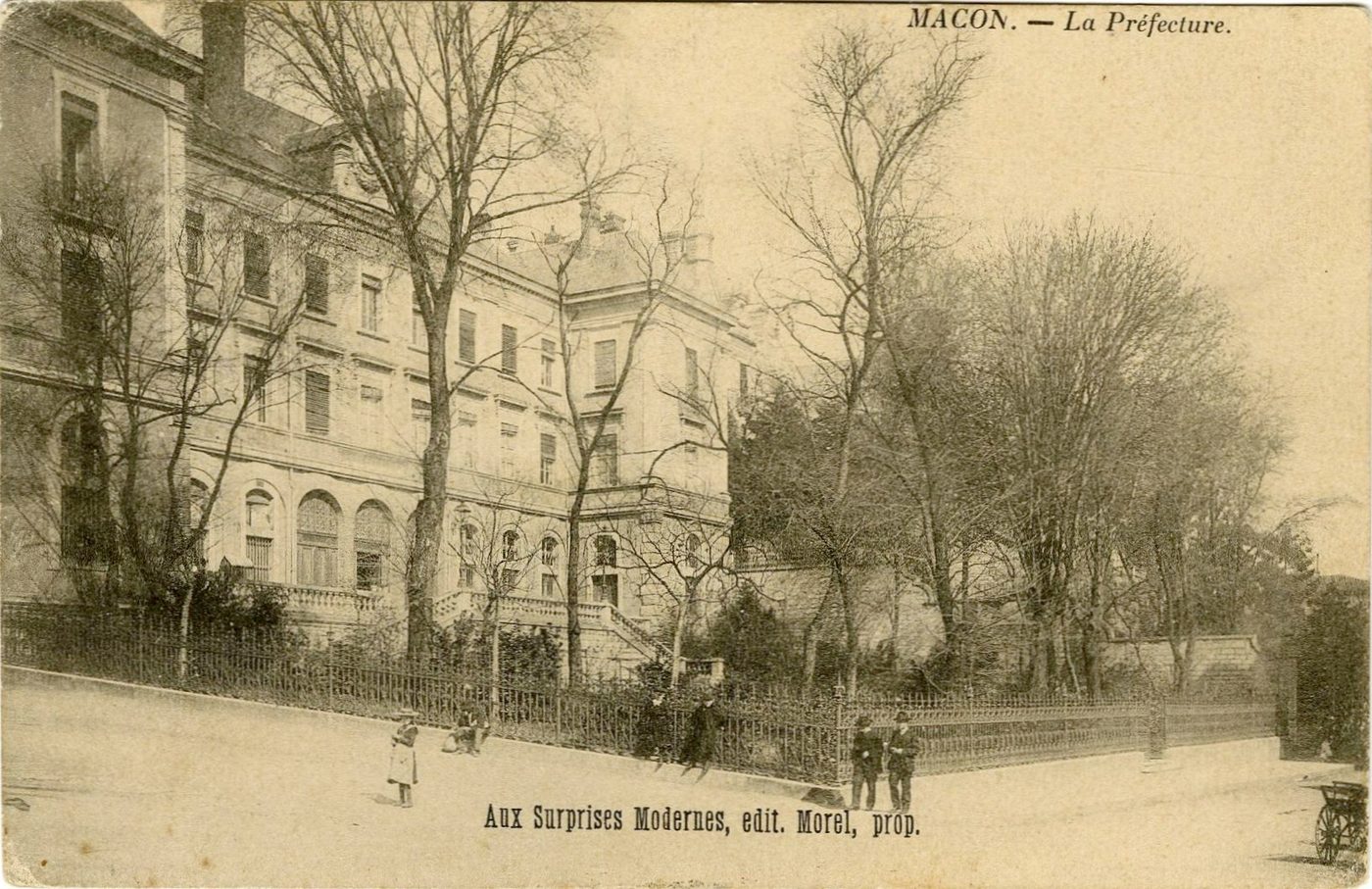 Mâcon. La préfecture.