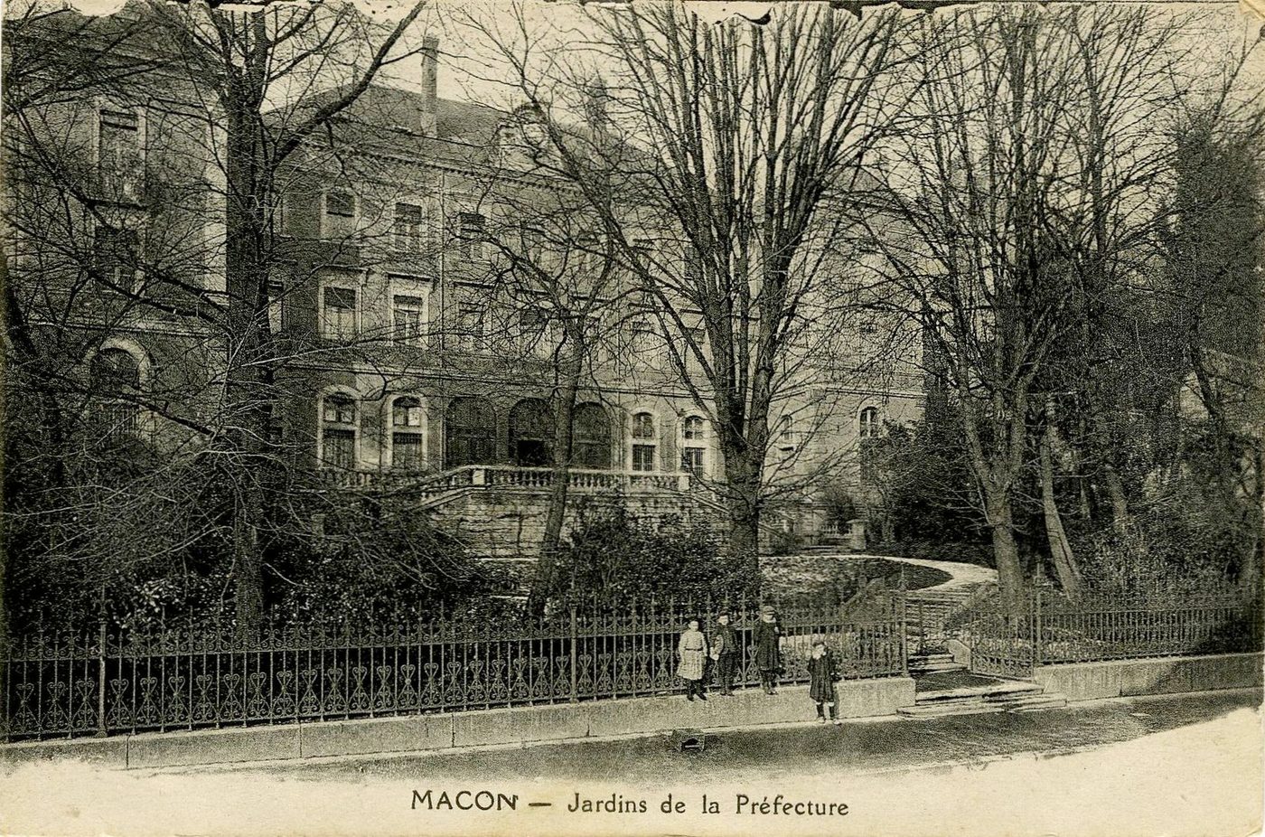 Mâcon. Jardins de la préfecture.