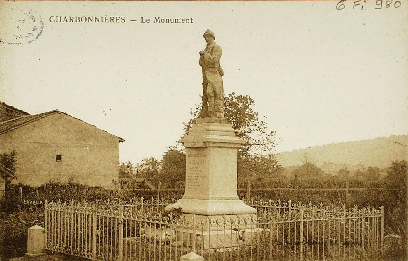 Charbonnières. Le monument.