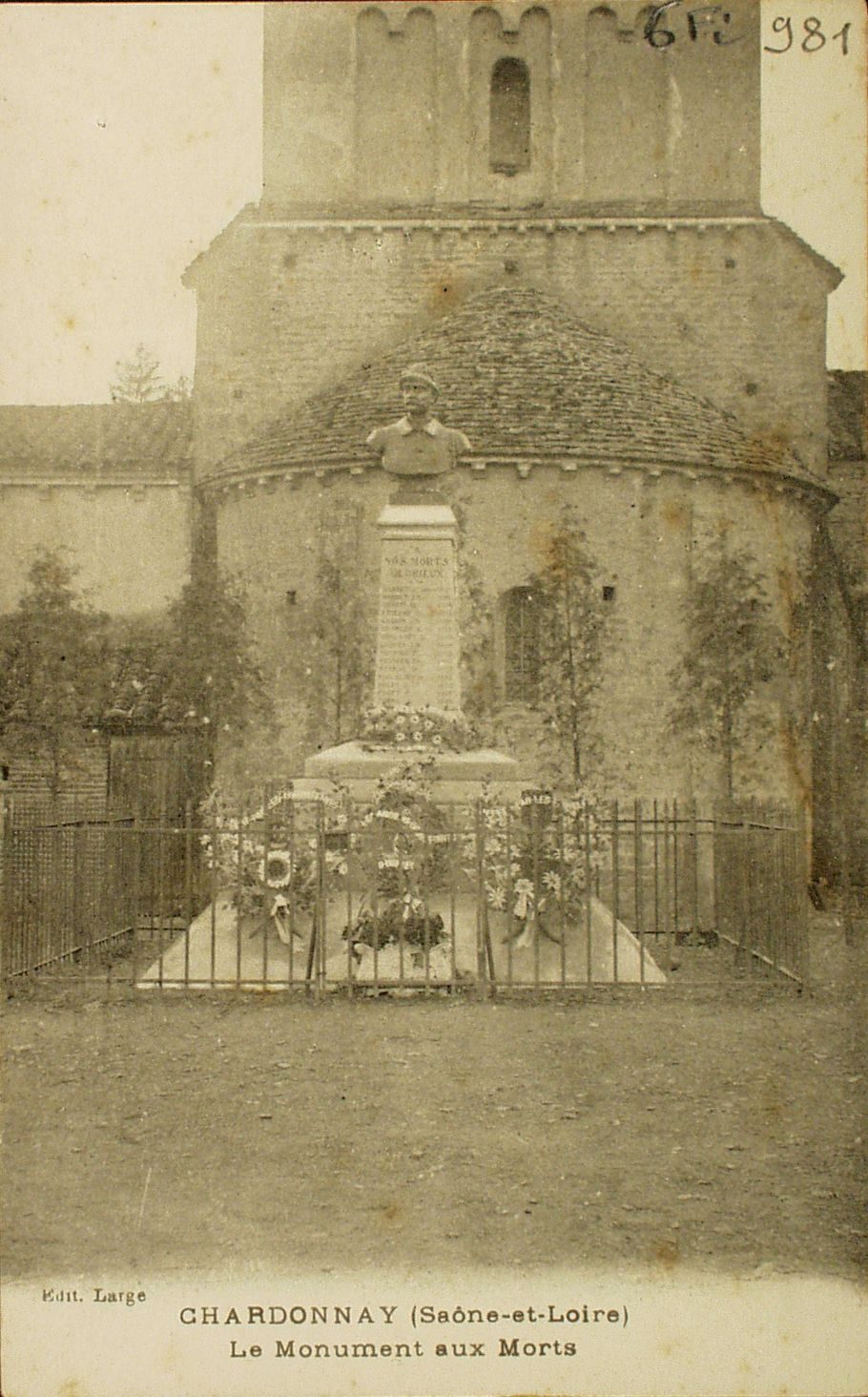 Chardonnay. Le monument aux morts.