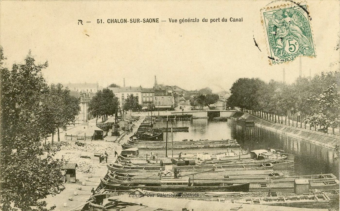 Chalon-sur-Saône. Vue générale du port du canal.