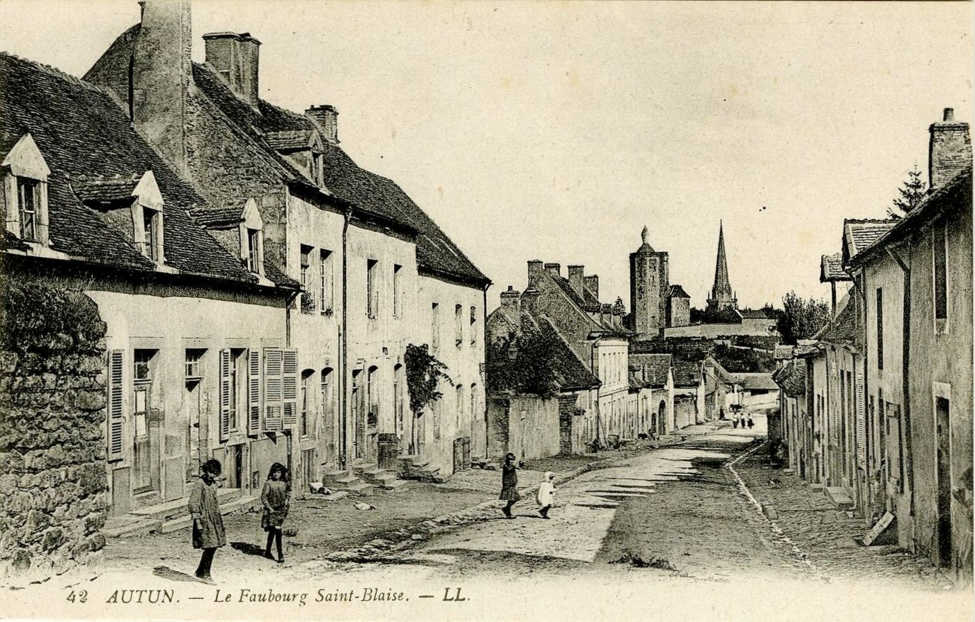 Autun. Le faubourg Saint-Blaise.