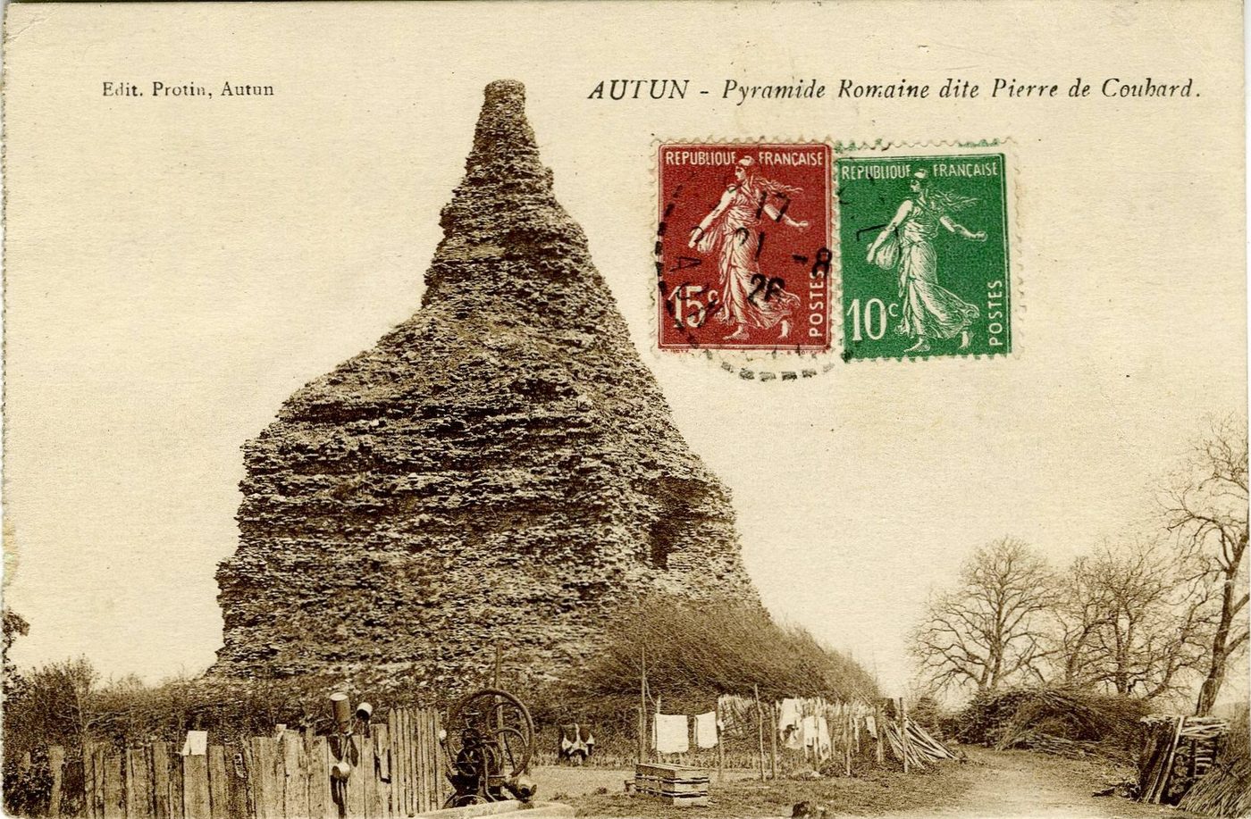 Autun. Pyramide romaine dite Pierre de Couhard.