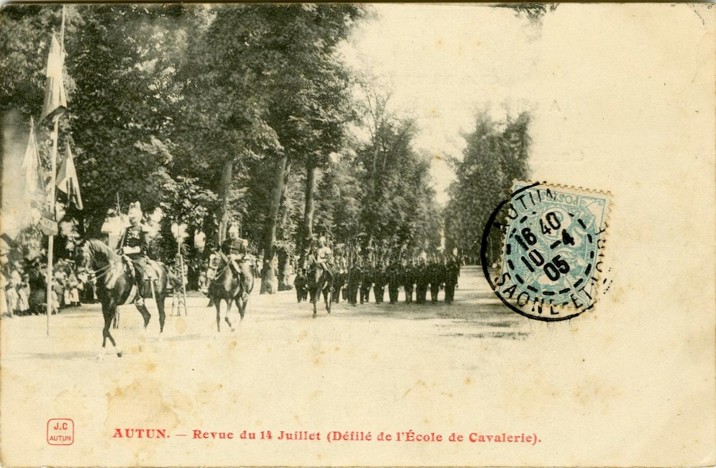 Autun. Revue du 14 juillet (défilé de l'école de cavalerie).