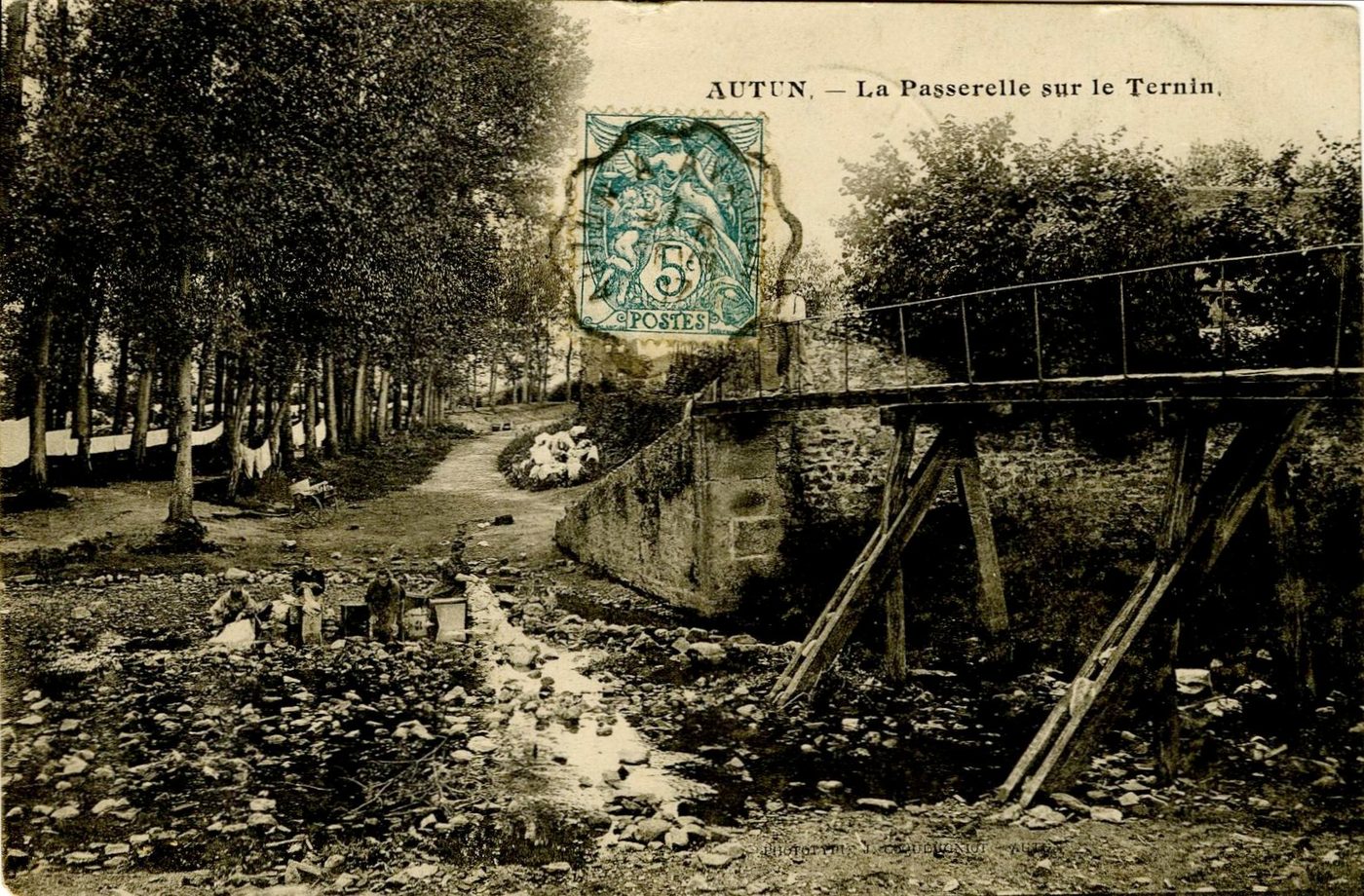 Autun. La passerelle sur le Ternin.