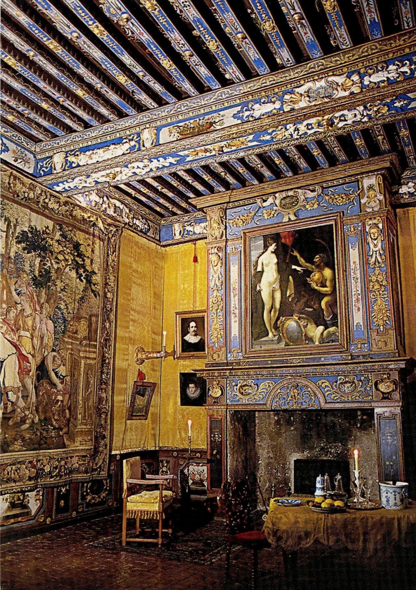 Château de Cormatin.- Chambre de Claude Phélypeaux, marquise d'Huxelles (1628). Au dessus de la cheminée, Vénus dans la forge de Vulcain (avant 1627), tableau attribué à Nicolas Prévost.