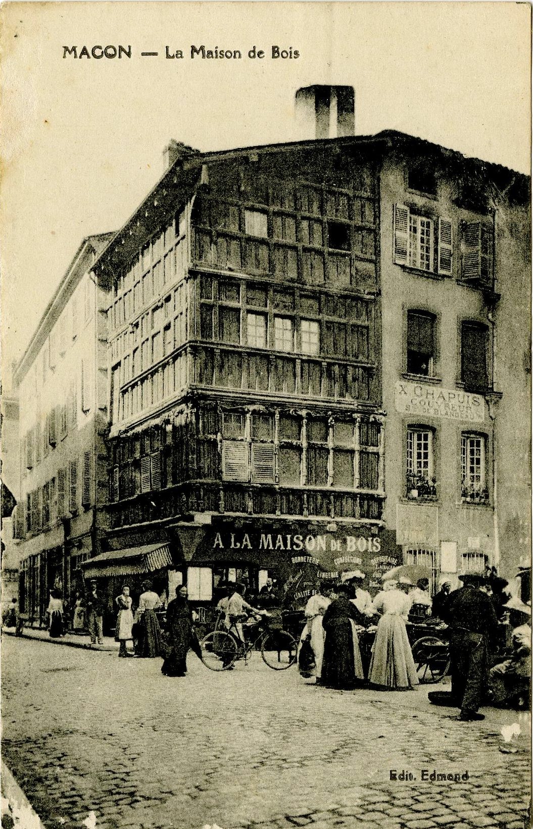 Mâcon. La maison de bois.