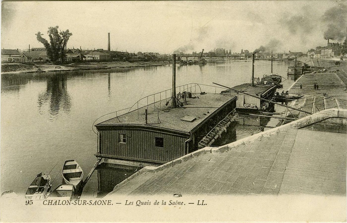 Chalon-sur-Saône. Les quais de la Saône.