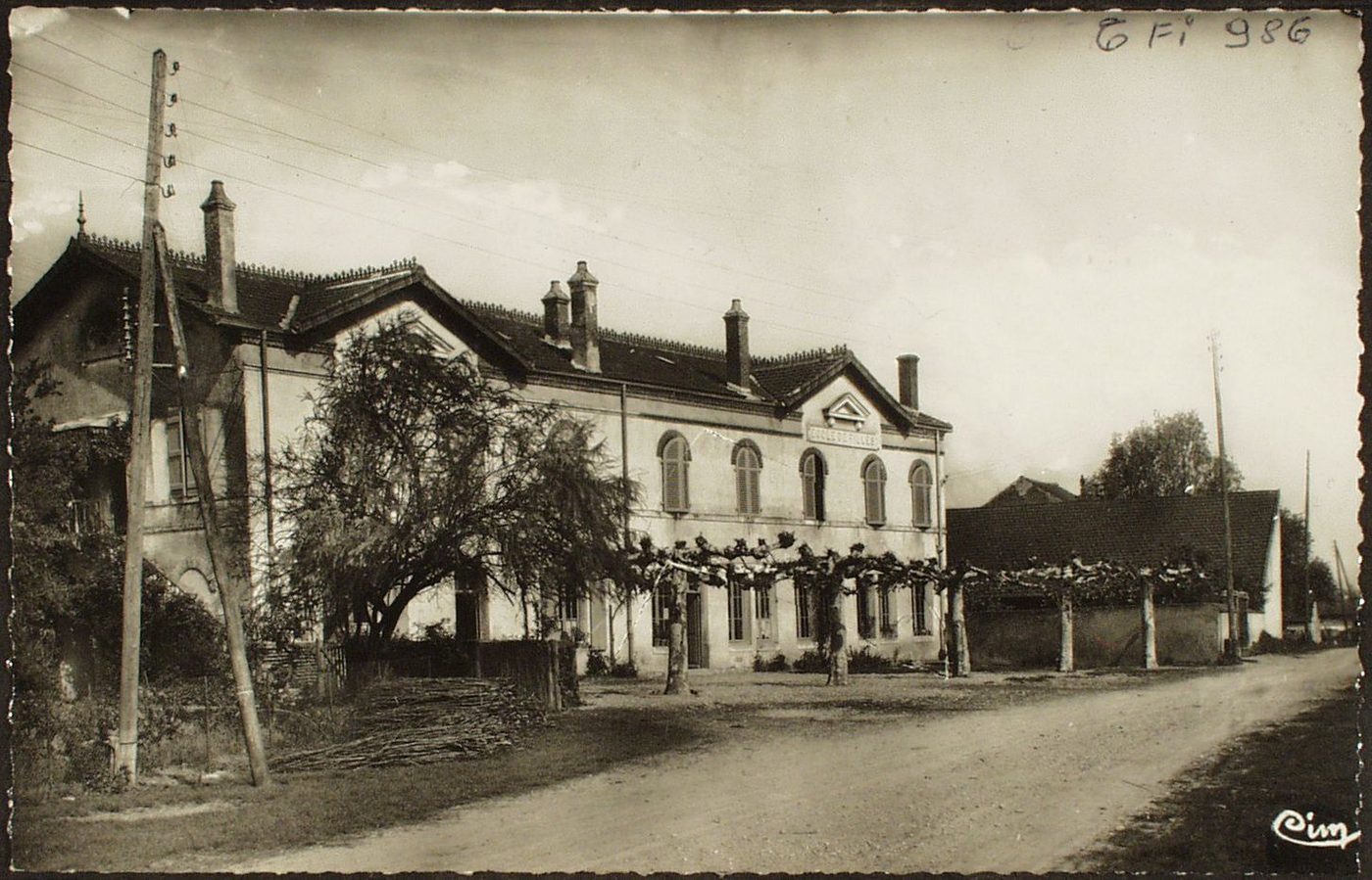 Charette. Ecole. Rue du Doubs.