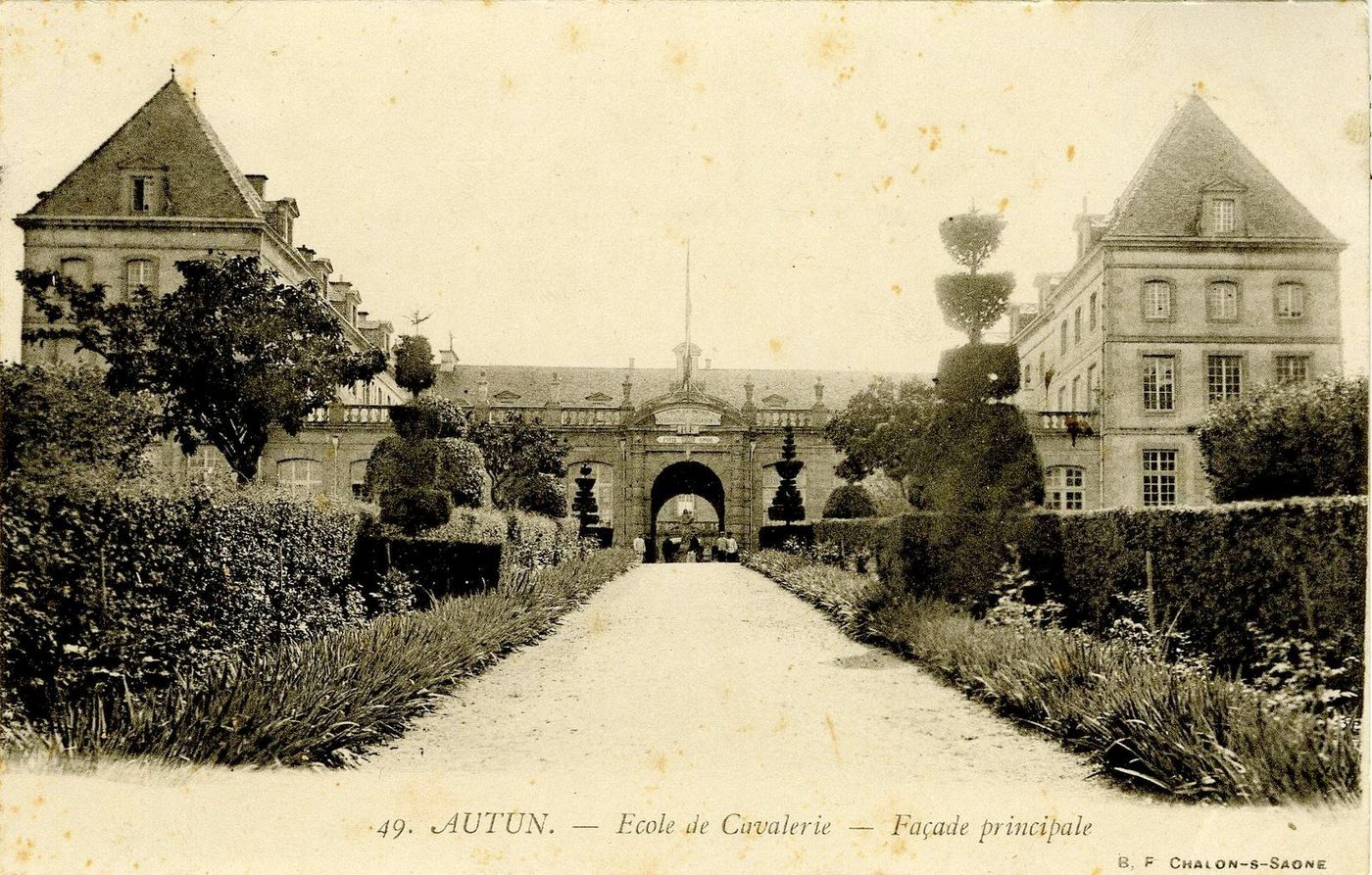 Autun. Ecole de cavalerie, façade principale.