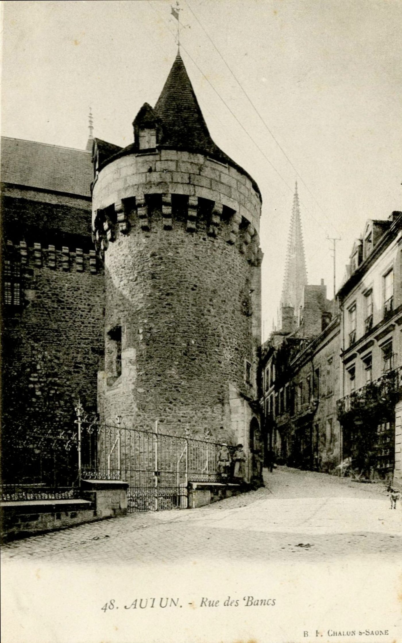 Autun. Rue des bancs.