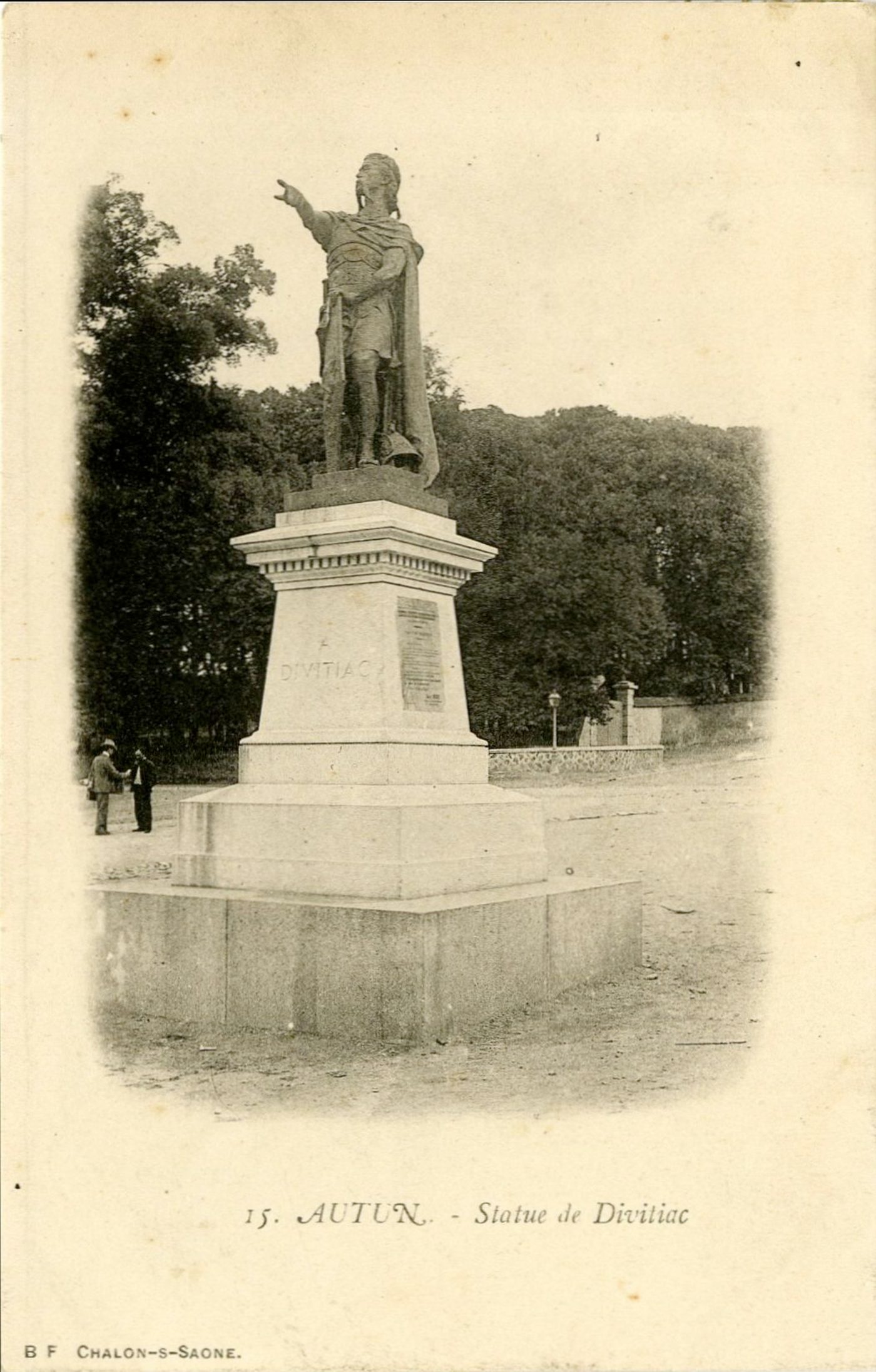 Autun. Statue de Divitiac.