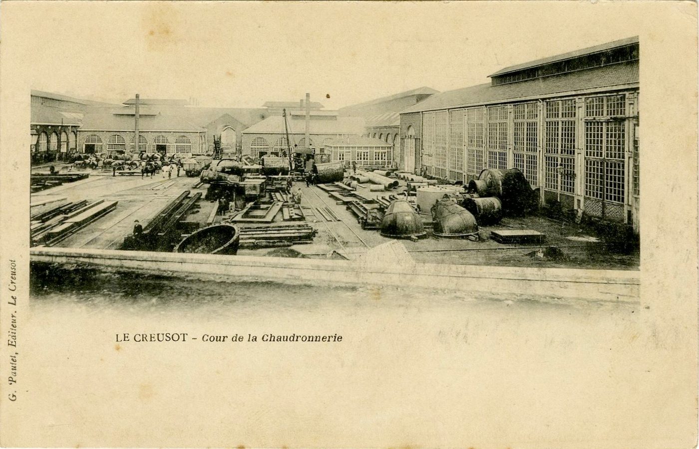Le Creusot. Cour de la chaudronnerie.