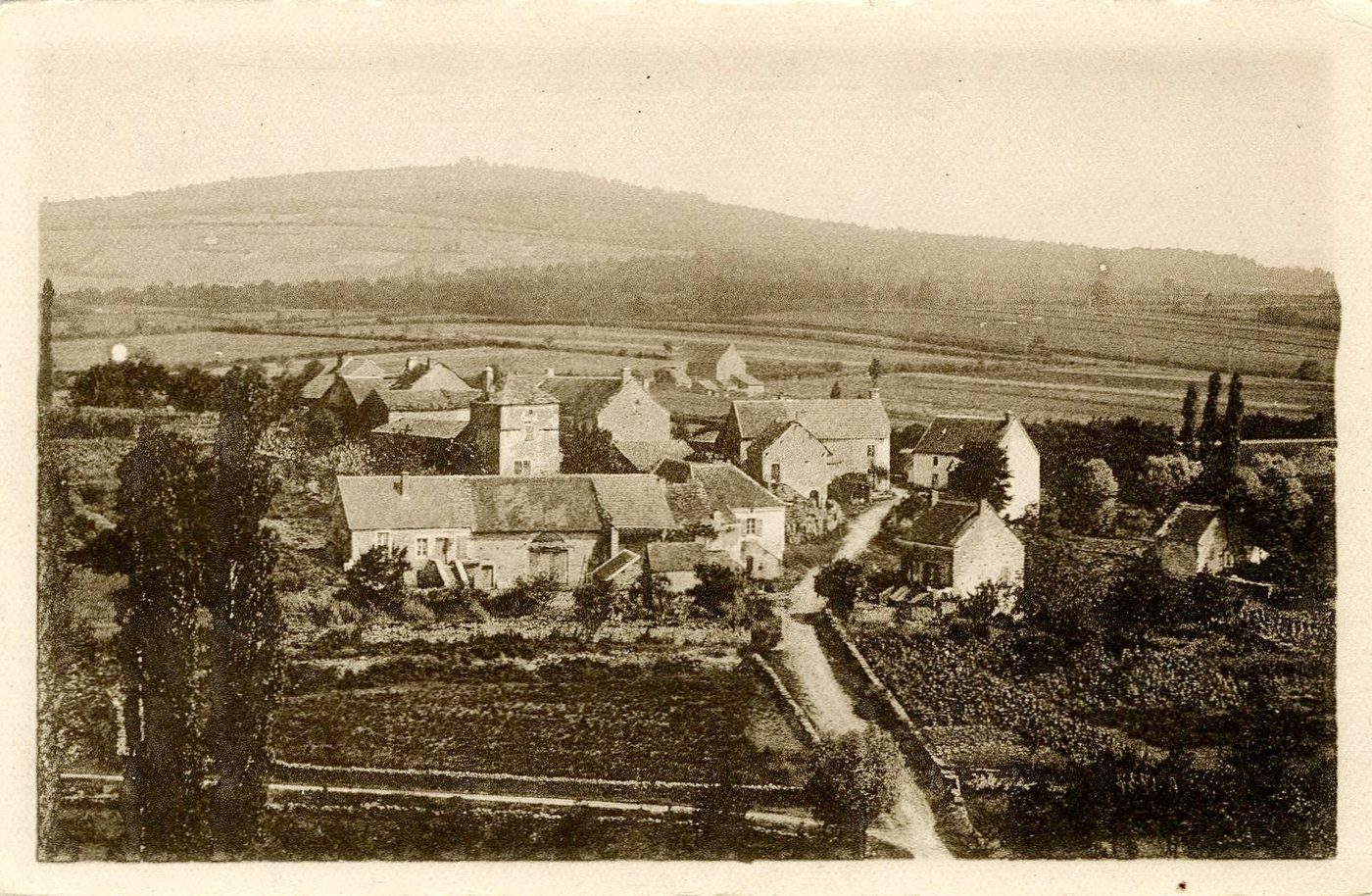 Genouilly. Hameau de Corcenier.