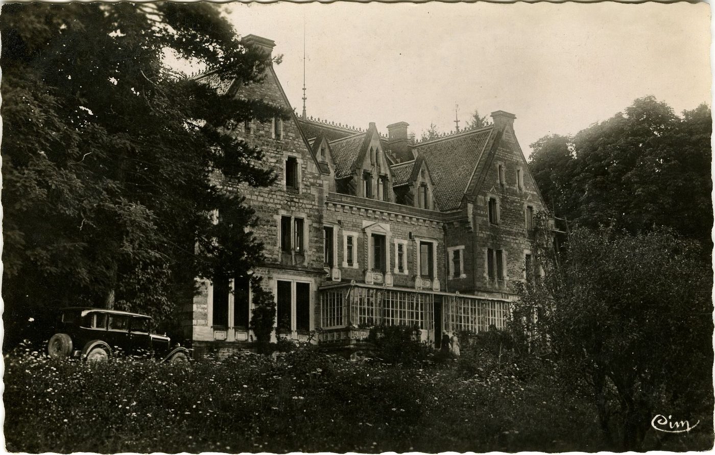 Frontenaud. Château des Crozes.