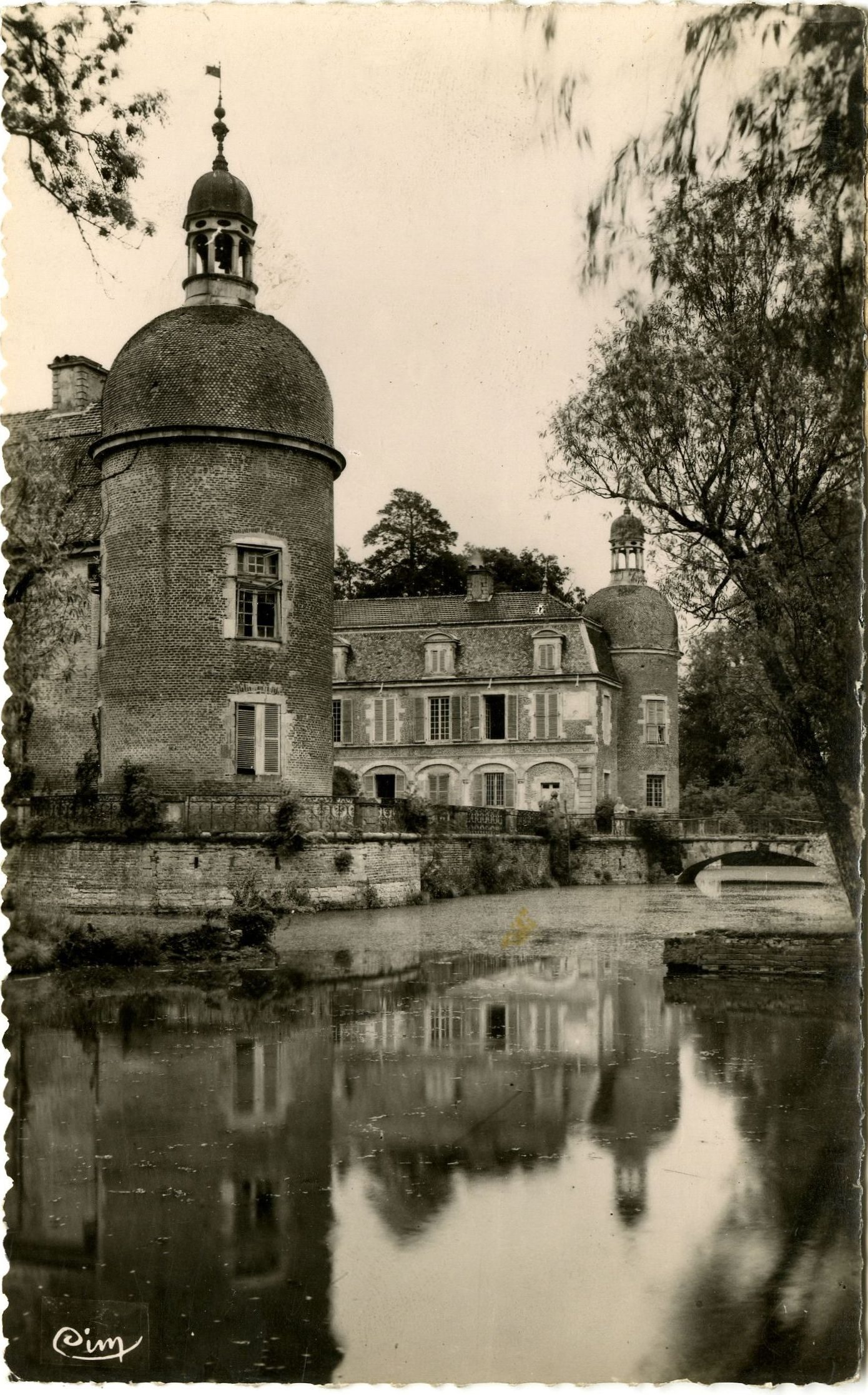 Pierre-de-Bresse. Le château.