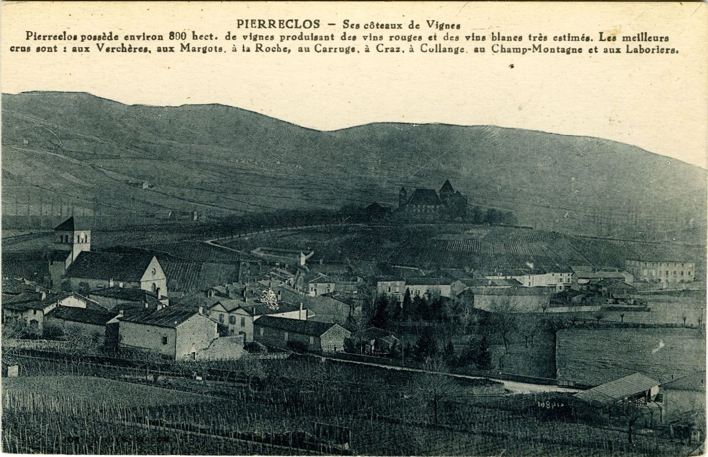 Pierreclos, ses coteaux de vignes.- Pierreclos possède environ 800 hectares de vignes produisant des vins rouges et des vins blancs très estimés. Les meilleurs crus sont : aux Verchères, aux Margots, à la Roche, au Carruge, à Craz, à Collange, au Champ-Montagne et aux Laboriers.