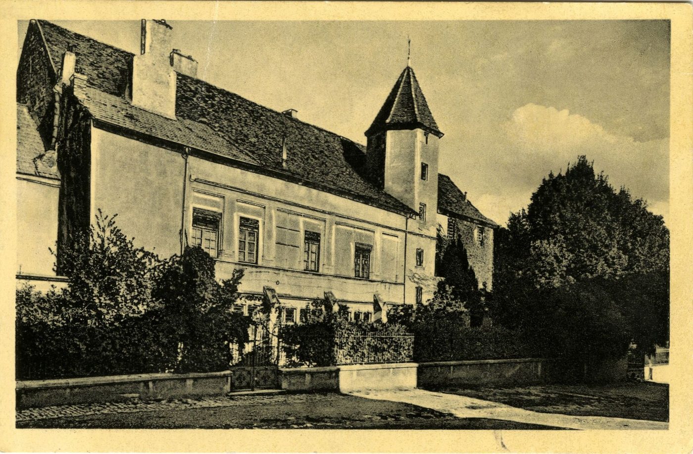 Tournus. Le logis abbatial.