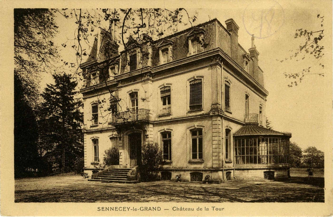 Sennecey-le-Grand. Château de la tour.