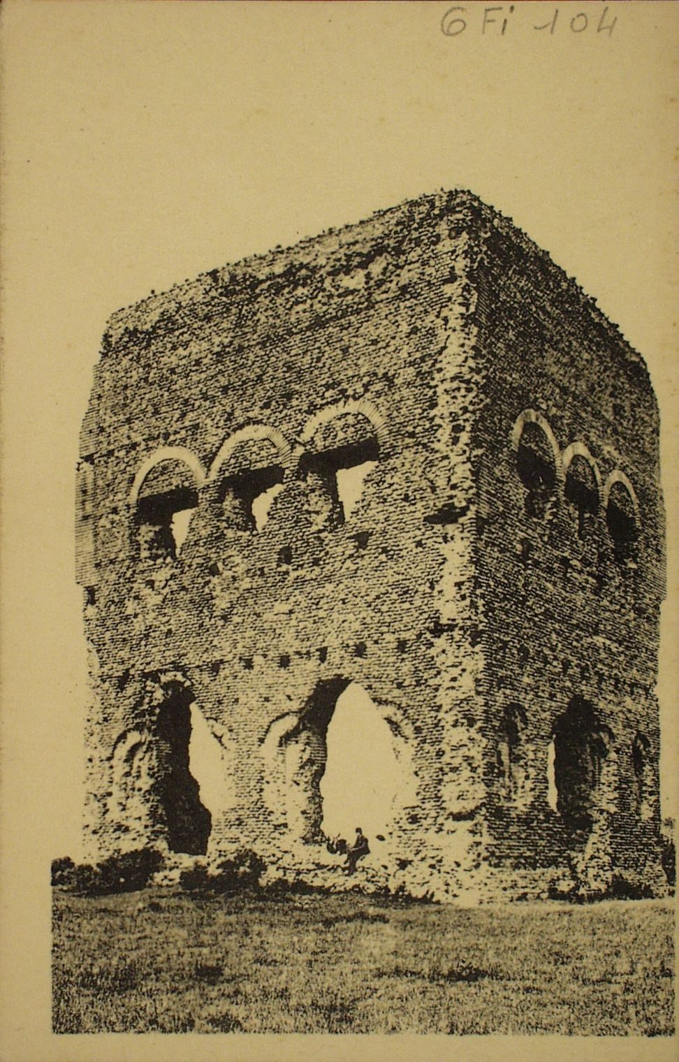 Autun antique. Edifice romain dit temple de Janus.
