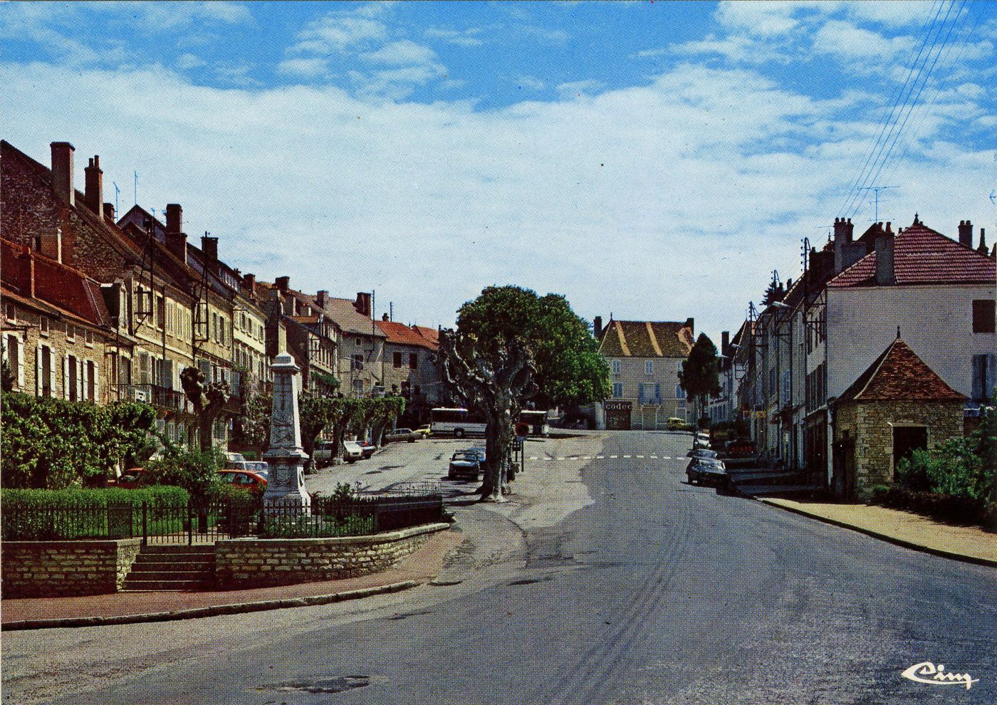 Saint-Gengoux-le-National. La promenade.
