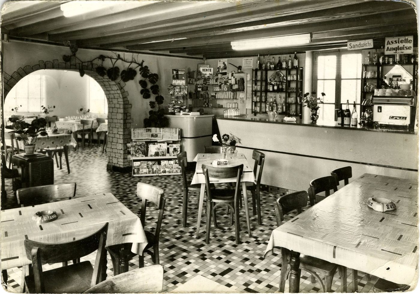 Germagny.- Hôtel-restaurant Relais du Charollais, propriétaire Therry. Tél. cabine Germagny. Route nationale.
