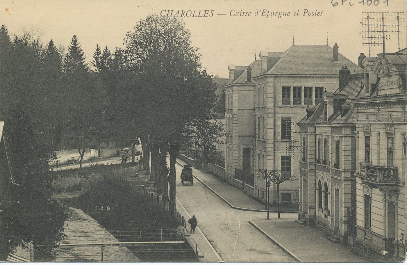 Charolles. Caisse d'épargne et postes.