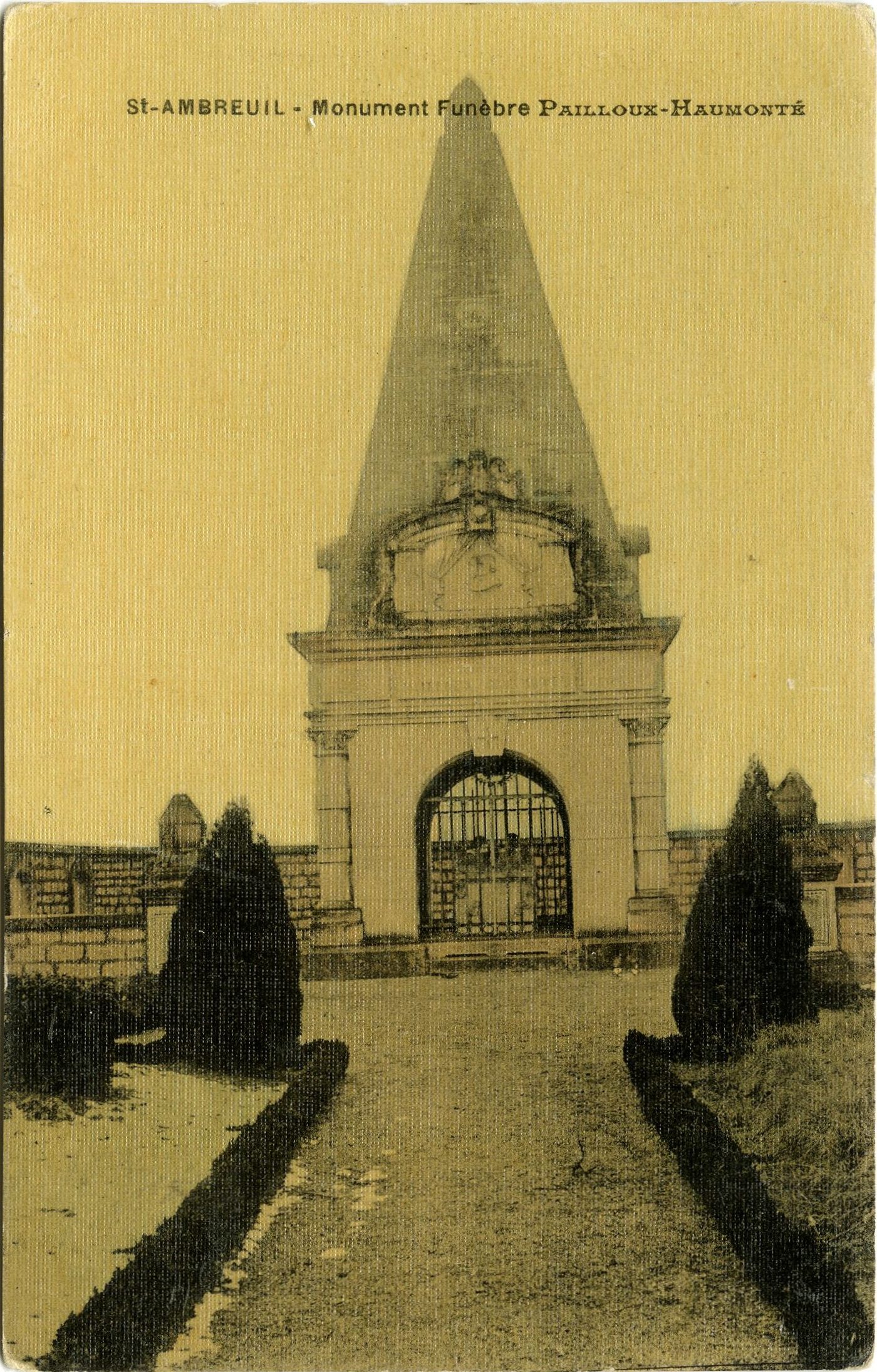 Saint-Ambreuil. Monument funèbre Pailloux-Haumonté.