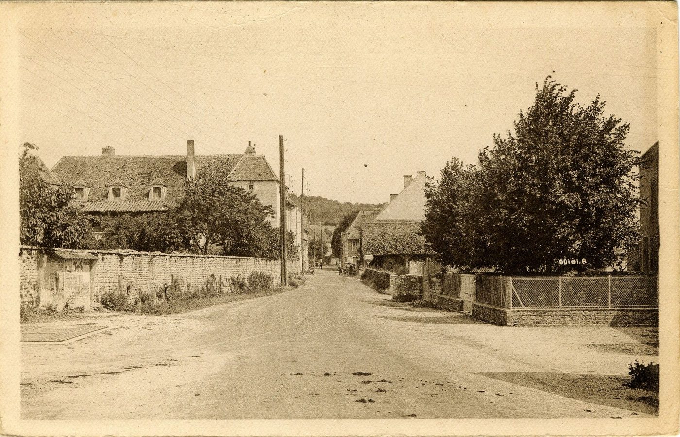 Saint-Boil. Rue principale.
