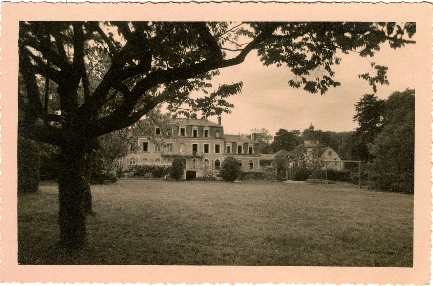 "La Ruche". Chenôves par Saint-Boil.