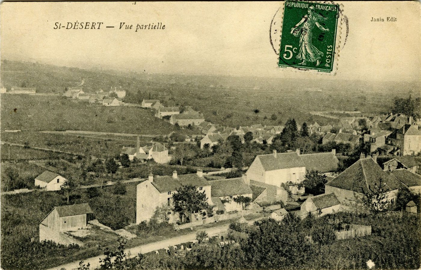 Saint-Désert. Vue partielle.