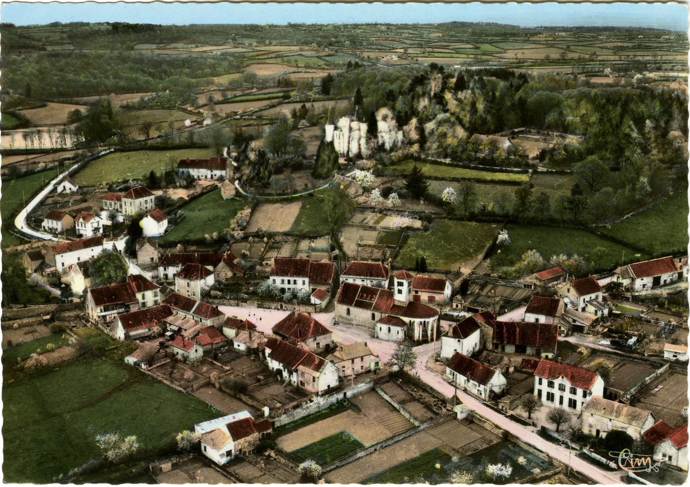 Martigny-le-Comte. Vue générale aérienne.