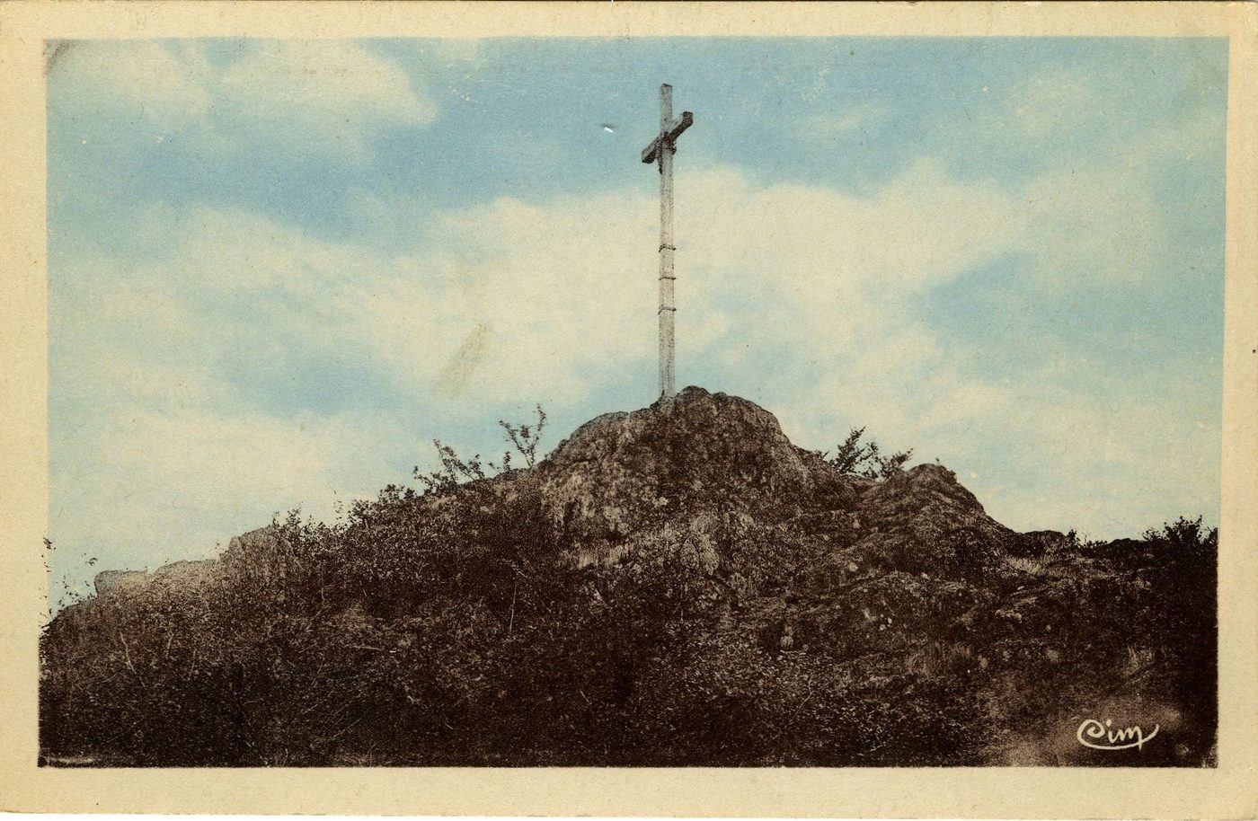 Montmelard. Montagne de Saint-Cyr.