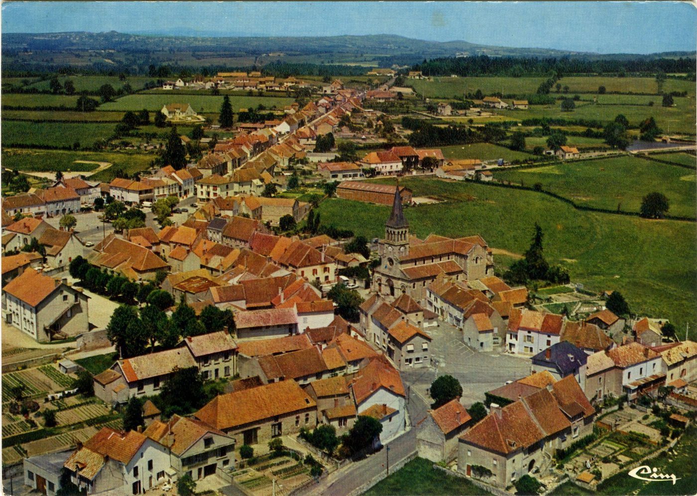 Saint-Bonnet-de-Joux. Vue générale aérienne.