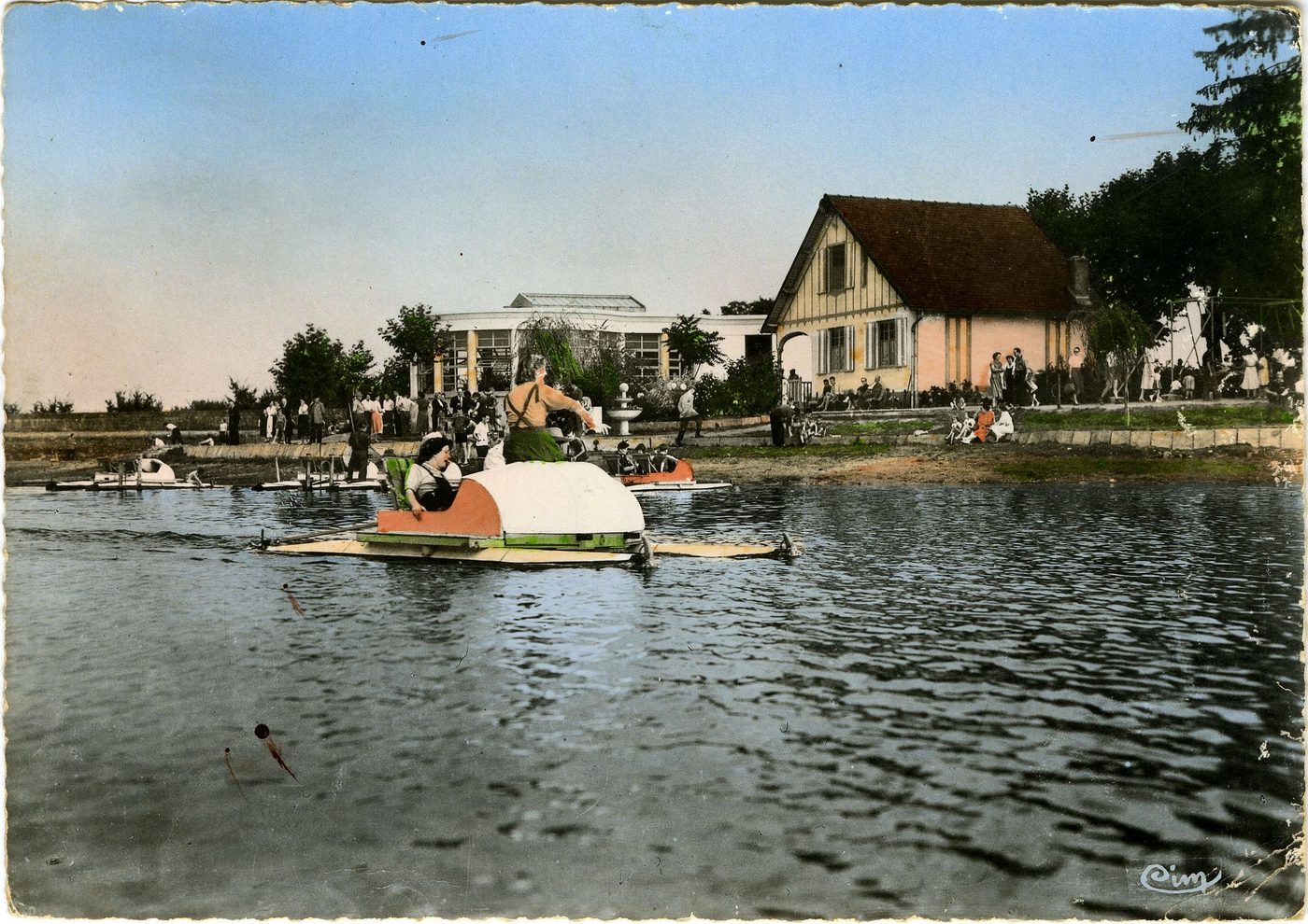 Torcy. Vue générale de la plage des sapins.