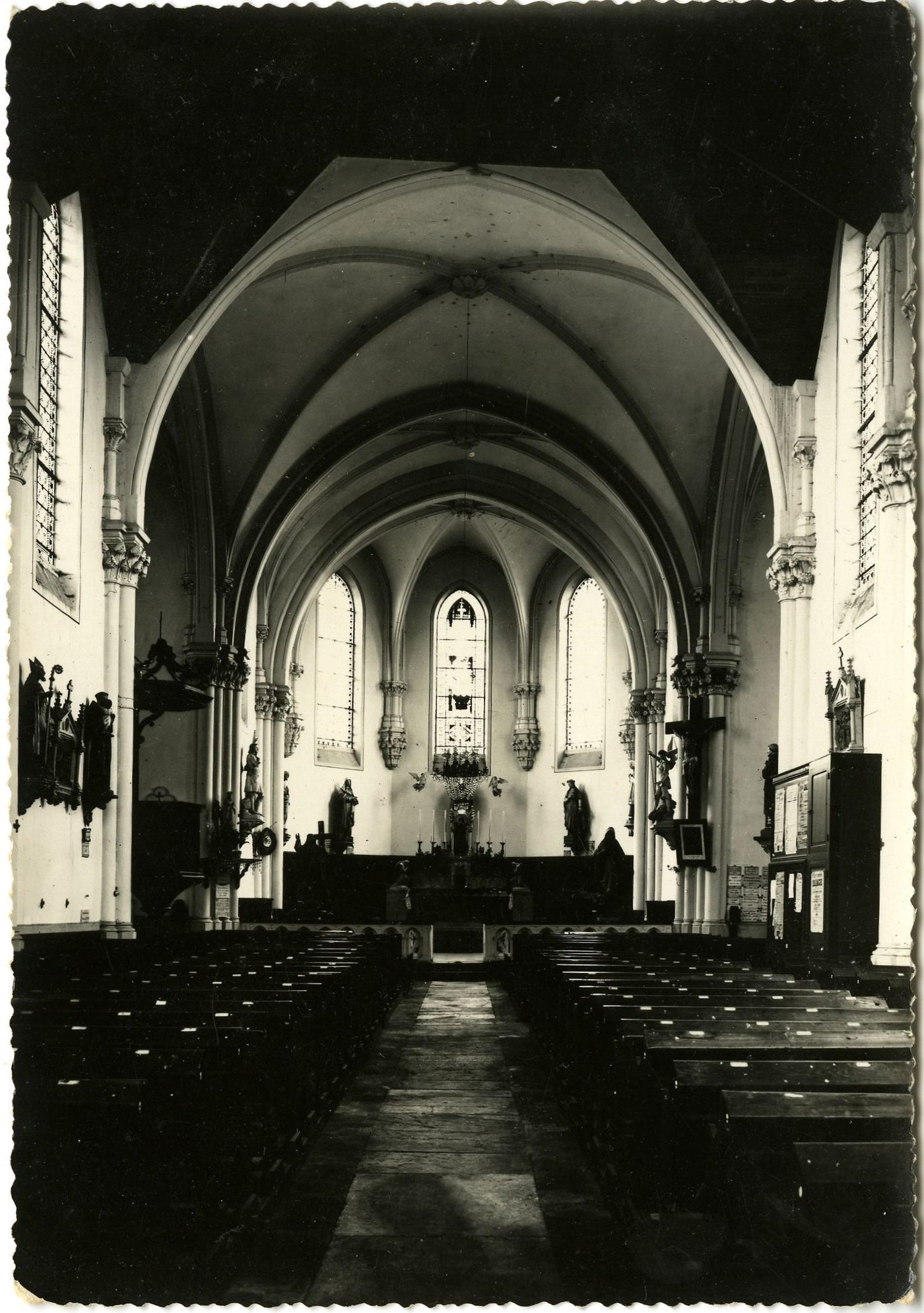 Varennes-le-Grand. L'intérieur de l'église.