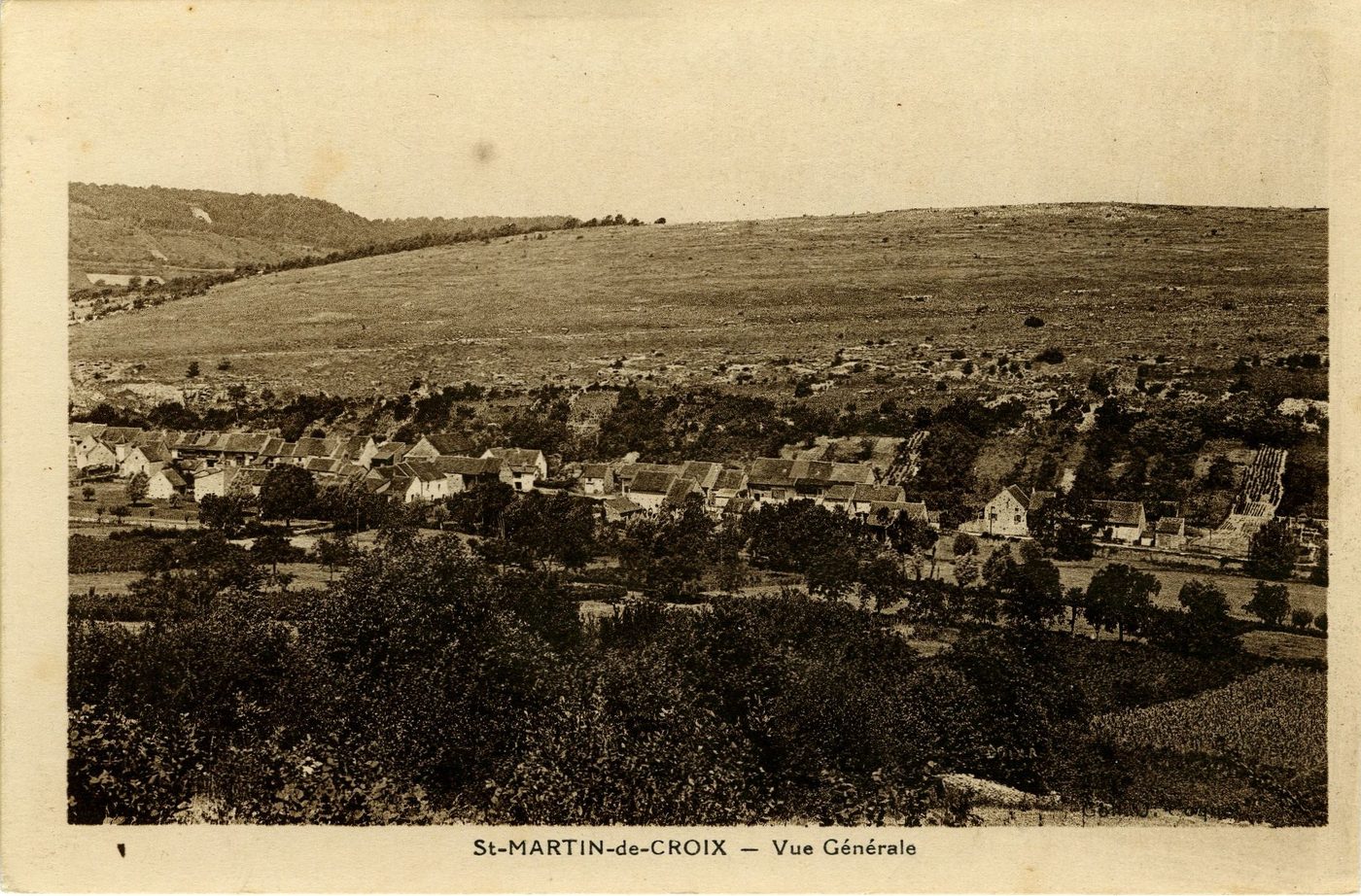 Saint-Martin-de-Croix. Vue générale.