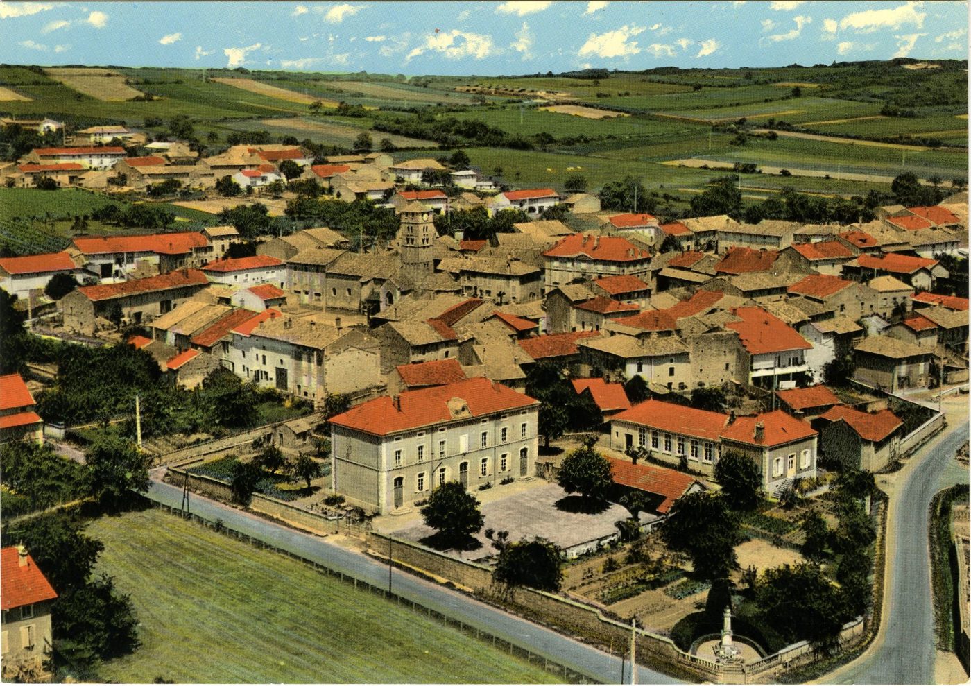 Uchizy. Vue générale aérienne.