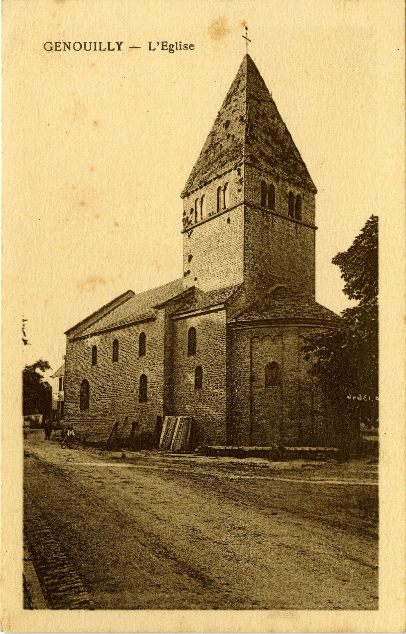 Genouilly. L'église.