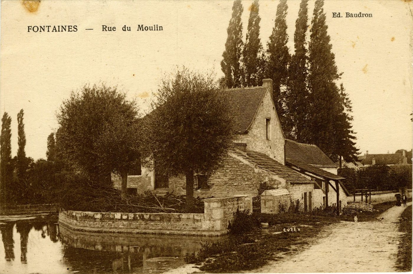 Fontaines. Rue du moulin.