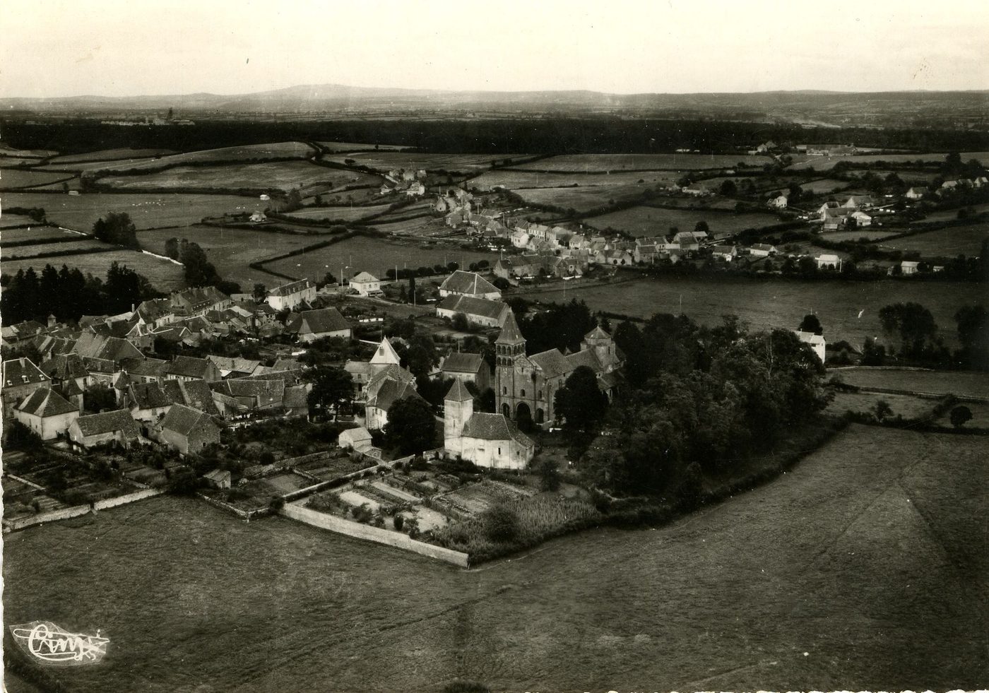 Perrecy-les-Forges. Vue générale aérienne.
